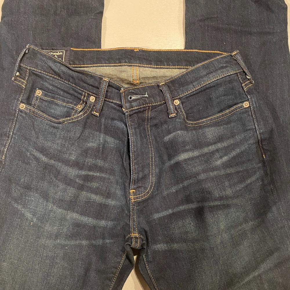 Nice Used Men's Abercrombie Kennan Straight Dark Jeans Sized 32x32